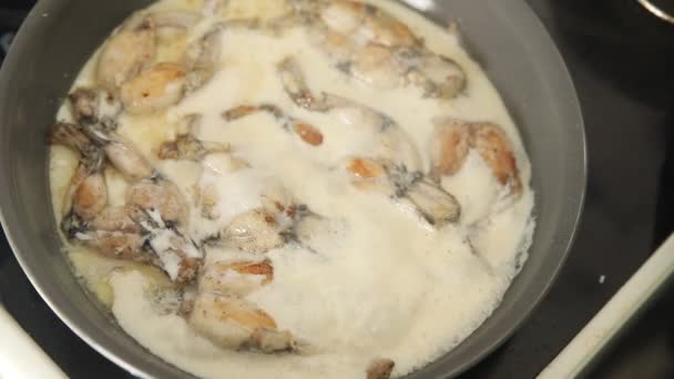 Βάτραχος Πόδια Τροφίμων Δεύτερο Πιάτο Συρρικνωθεί Μαγειρική Ορεκτικό Γεύμα Σνακ — Αρχείο Βίντεο
