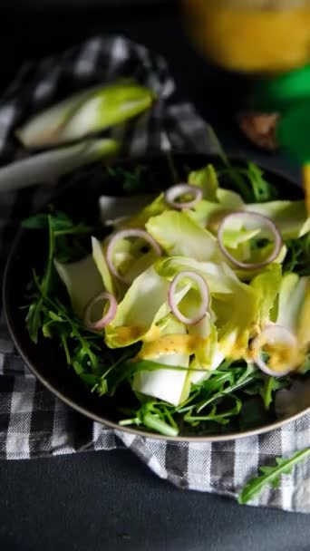 Hindiba Salatası Vitamini Yeşil Taze Sağlıklı Aperatif Yemek Atıştırmalıkları Masa — Stok video