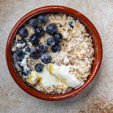 yulaflı yulaf ezmesi, sağlıklı kahvaltı, yulaf lapası, taze yemek aperatifler, masada atıştırmalıklar, fotokopi, arka plan, kırsal manzara.