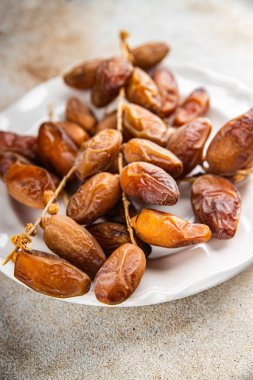 Flört dalı kurumuş meyve taze aperatif yiyecek masanın üzerinde fotokopi alanı arka plan kırsal üst görünüm