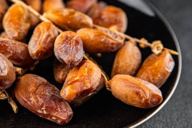 Flört dalı kurumuş meyve taze aperatif yiyecek masanın üzerinde fotokopi alanı arka plan kırsal üst görünüm