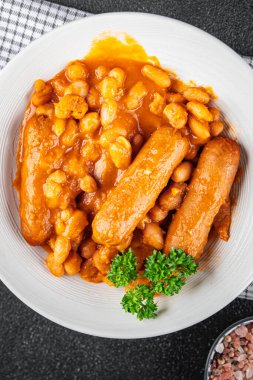 Fasulye soslu domates sosu taze yemek aperatifi masanın üzerinde fotokopi alanı yiyecek arka plan kırsal manzarası