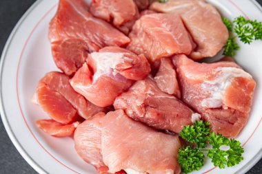 Domuz eti hamuru taze yemek aperatifi masa üzerinde fotokopi uzay yiyecek arka plan kırsal üst görünüm