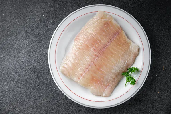 balık fileto çiğ beyaz deniz levreği taze yemek aperatifleri masa üzerinde fotokopi uzay yiyecek arka plan kırsal üst görünüm