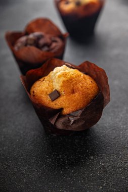 çikolatalı kek tatlı tatlı pasta aperatif yemek atıştırmalıkları masanın üzerinde fotokopi alanı arka plan kırsal manzarası