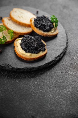 Bumpfish havyar kara havyar doğal iştah açıcı yemek aperatifi masa üzerinde fotokopi alanı arka plan kırsal üst görünüm