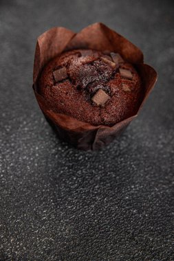 Kek çikolatalı tatlı pasta aperatifler masada atıştırmalıklar fotokopi uzayı arka plan kırsal manzarası