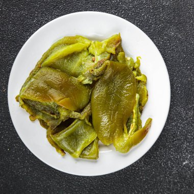 biberli, sebzeli, doğal, iştah açıcı, yemek atıştırmalığı. Fotokopi masasında. Arka plan, arka plan, kırsal üst görüş, keto veya paleo diyeti vejetaryen yemeği.