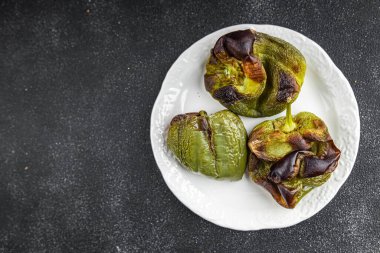 biberli, sebzeli, doğal, iştah açıcı, yemek atıştırmalığı. Fotokopi masasında. Arka plan, arka plan, kırsal üst görüş, keto veya paleo diyeti vejetaryen yemeği.