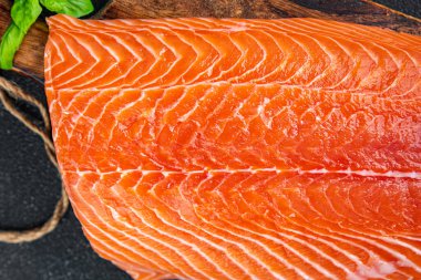 Masada çiğ somon fileto kırmızı deniz ürünleri yemeği fotokopi alanı arka plan görüntüsü