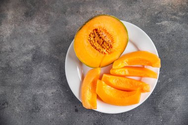 Kavun Charentais tatlı meyve taze iştah açıcı yemek aperatifi masa üzerinde fotokopi uzay yiyecek arka plan kırsal üst görüş keto veya paleo diyet vejetaryen gıda