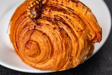 Kruvasan, tatlı fırın, taze aperatif, meze, abur cubur, fotokopi, uzay yemeği arka plan, kırsal üst manzara.