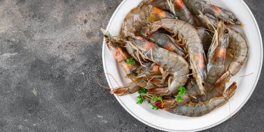 Çiğ karides, karides, karides, taze yemek, fotokopi, uzay, yiyecek arka plan, köy manzarası. 