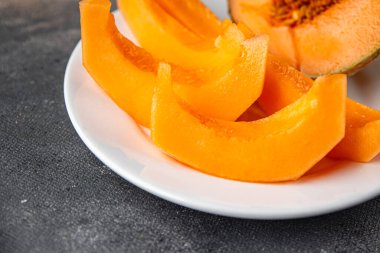 Kavun Charentais tatlı meyve taze iştah açıcı yemek aperatifi masa üzerinde fotokopi uzay yiyecek arka plan kırsal üst görüş keto veya paleo diyet vejetaryen gıda