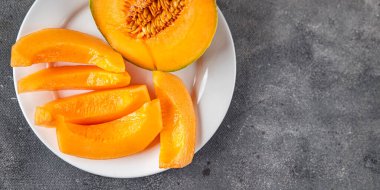 Kavun Charentais tatlı meyve taze iştah açıcı yemek aperatifi masa üzerinde fotokopi uzay yiyecek arka plan kırsal üst görüş keto veya paleo diyet vejetaryen gıda