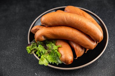 Vejetaryen sosisi vejetaryen yiyeceği sebze proteini soya ve tofu taze yemek abur cuburu fotokopi masasında.