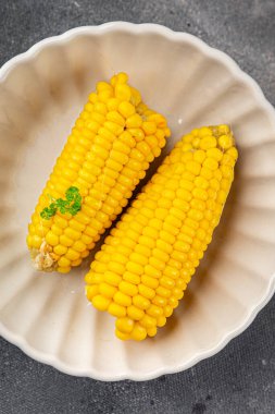 Haşlanmış mısır koçanı doğal yemek iştah açıcı yemek yemek aperatifi masa üzerinde fotokopi uzay yemek arka plan kırsal üst görüş keto veya paleo diyet vejetaryen vegan