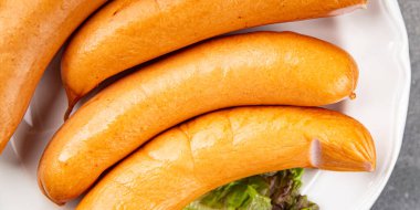 Sosis, domuz eti ya da tavuk, hindi taze yemek atıştırmalığı fotokopi masasında uzay yemeği arka plan kırsal manzarası