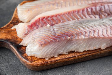 balık çiğ fileto beyaz morina ya da masa üzerinde halibut taze yiyecek fotokopi uzay yiyecek arka plan kırsal üst görünüm