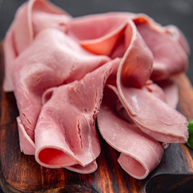 Vejetaryen jambon soya eti masadaki taze yemek fotokopisi uzay yemeği arka plan kırsal üst görüş keto ya da paleo diyet vejetaryen yemeği.