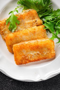 Balıklar masaya balık tıkıştırır. Taze yemek atıştırmalıkları. Fotokopi masası.