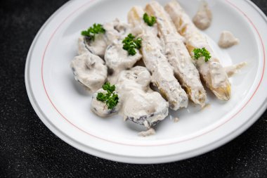 kuşkonmaz kreması sosu taze yemek atıştırmalığı masanın üzerinde fotokopi alanı arka plan kırsal manzarası