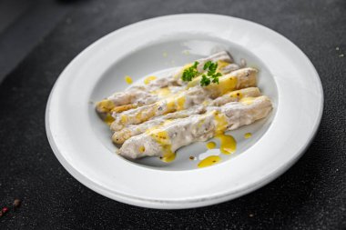 kuşkonmaz kreması sosu taze yemek atıştırmalığı masanın üzerinde fotokopi alanı arka plan kırsal manzarası