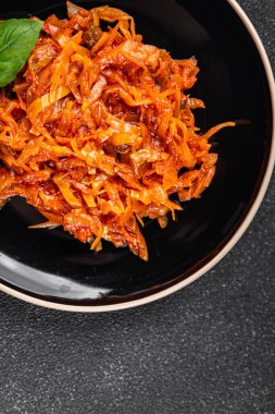 Kabartma lahana turşusu domates sosu. Sebze sosu. Lezzetli gurme yemek arkaplanı.