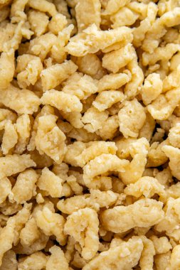 makarna spaetzle yumurta makarna düzensiz şekilli taze yemek aperatifleri masa üzerinde fotokopi alanı arka plan kırsal üst görünüm