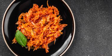 lahana haşlanmış lahana turşusu domates sosu sebze tabağı taze gurme yemek arkaplanı masa rustick gıdaları üst görünüm fotokopi alanı vejetaryen ve vejetaryen yemekleri