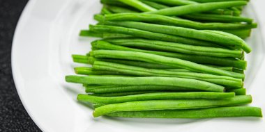 yeşil fasulye taze sebze taze fasulye taze yemek aperatif masada fotokopi uzay yiyecek arka plan kırsal üst görüş keto veya paleo diyet vejetaryen gıda