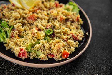 Tabbouleh sebze bulguru kuskus yemeği taze lezzetli vejetaryen ve vejetaryen yemek gurme yemek arka planı masa rustik gıda üst görünümü fotokopi alanı üzerinde
