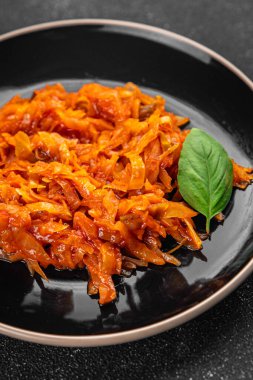 Lahana turşusu haşlanmış sebze yemeği taze lezzetli gurme yemek arkaplanı rustik yemek üst görünüm fotokopi alanı vejetaryen ve vejetaryen yemekleri