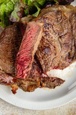 Et bifteği ızgara taze ızgara ızgara gurme yemek masanın üzerinde rustick gıda üst görünüm fotokopi alanı
