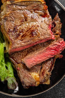 Et bifteği ızgara taze ızgara ızgara gurme yemek masanın üzerinde rustick gıda üst görünüm fotokopi alanı