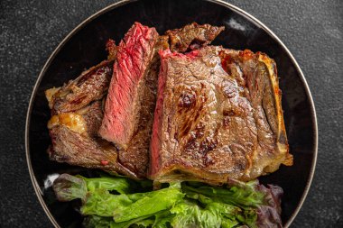 Et bifteği ızgara taze ızgara ızgara gurme yemek masanın üzerinde rustick gıda üst görünüm fotokopi alanı