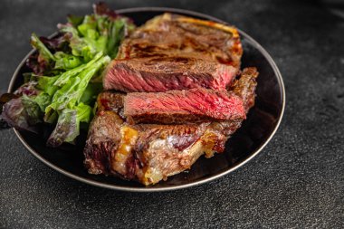 Et bifteği ızgara taze ızgara ızgara gurme yemek masanın üzerinde rustick gıda üst görünüm fotokopi alanı