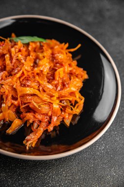 Kabartma lahana turşusu domates sosu. Sebze sosu. Lezzetli gurme yemek arkaplanı.