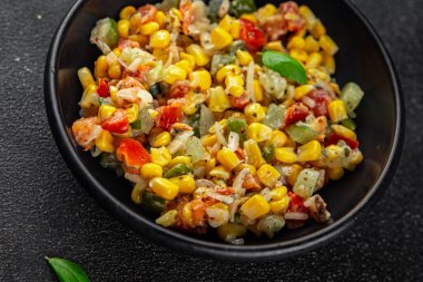 Salata, mısır, çerez, çerez, taze gurme, yemek, masa üstü yemek, fotokopi odası, vejetaryen ve vejetaryen yemekleri.