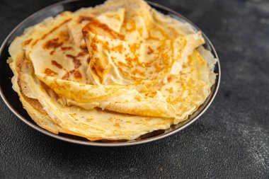 Krep, krep, tatlı kahvaltı ya da tatlı, lezzetli yemek. Lezzetli gurme yemek arkaplanı. Masanın üstünde.