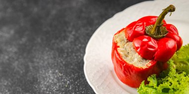 Doldurulmuş dolma dolma et ve pirinçli tatlı yemek ikinci yemek taze lezzetli gurme yemek arkaplanı masa kırsal gıdalar üst görünüm fotokopi alanı üst görünüm