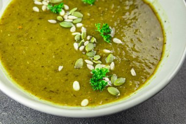 Ispanak kremalı çorba, sebze, ilk yemek, lezzetli yemekler, lezzetli gurme, sofrada yemek, kırsal yemek, fotokopi alanı, üst manzara, keto, paleo diyet vejetaryen ve vejetaryen yemekleri.