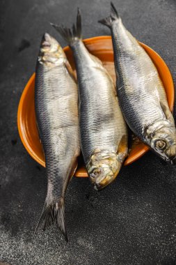 Ringa balığı taze deniz ürünleri pesketarizmi lezzetli yemekler taze gurme yemek arkaplanı masa rustik gıdalar üst görünüm üst uzay görünümü 