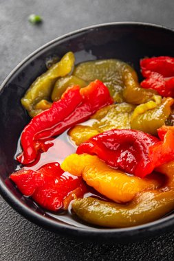 Pişmiş biberli biberli çan biberli çan biberli çerezli çerez taze gurme yemek masanın üzerinde yemek fotokopi alanı üst görünüm keto ve paleo diyeti vejetaryen ve vejetaryen yemekleri