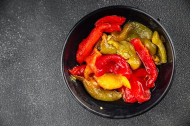 Pişmiş biberli biberli çan biberli çan biberli çerezli çerez taze gurme yemek masanın üzerinde yemek fotokopi alanı üst görünüm keto ve paleo diyeti vejetaryen ve vejetaryen yemekleri