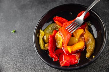 Pişmiş biberli biberli çan biberli çan biberli çerezli çerez taze gurme yemek masanın üzerinde yemek fotokopi alanı üst görünüm keto ve paleo diyeti vejetaryen ve vejetaryen yemekleri