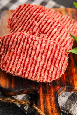 Çiğ sebzeli pirzola seitan etsiz soya buğdaylı klasik vejetaryen ya da vejetaryen atıştırmalığı.