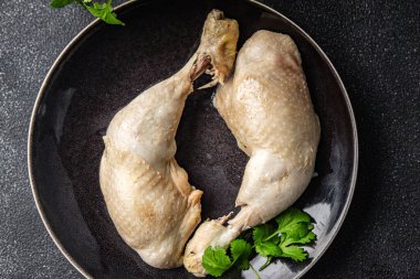 Tavuk budu haşlanmış et lezzetli yemek taze lezzetli gurme yemek arkaplanı masanın üstünde rustik yemek üst görünüm fotokopi alanı üst görünüm keto ve paleo diyeti