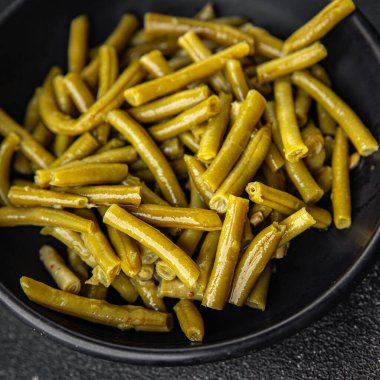 Lezzetli yemekler yemeye hazır yeşil fasulye. Lezzetli gurme yemek arkaplanı. Masanın üstünde.