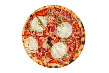 Pizza keçi peyniri, domates sosu, domuz pastırması lezzetli yemekler lezzetli gurme yemek arkaplanı masanın kırsal kesiminde fotokopi odası manzarası